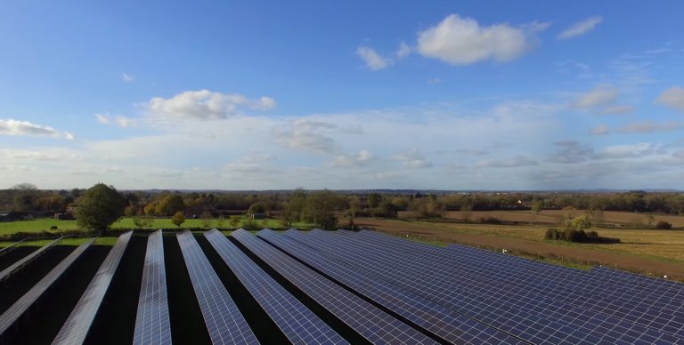Cost Per Square Foot for a Solar Roof